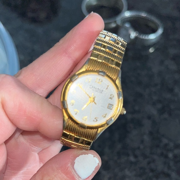 BULOVA QUARTZ WATCH - Picture 6 of 8